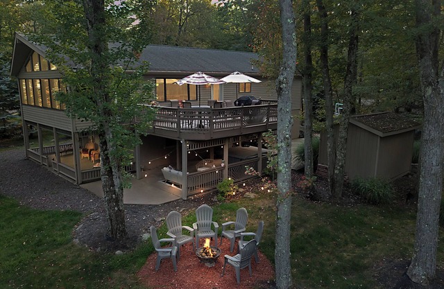 Golf Course Getaway: XL Cabin w/ Hot Tub, Pools, Beaches, Game Room, King Bed