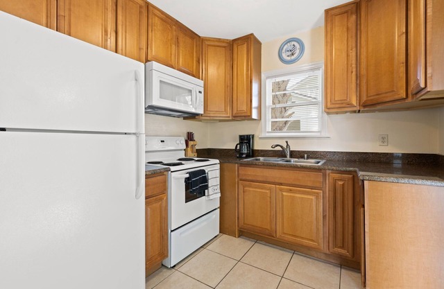 Golfing, Beaches, and Downtown St. Pete., all within 10 minutes away.