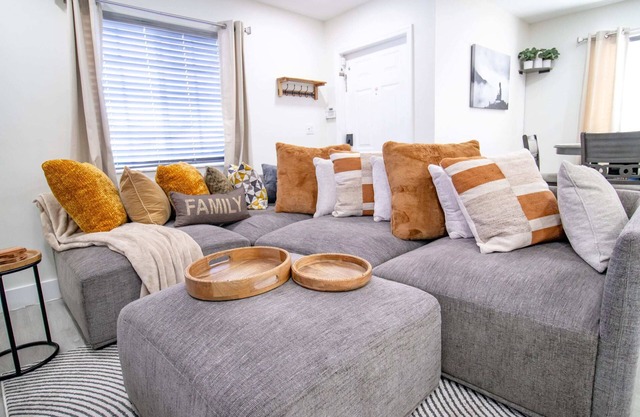 Good Vibes Oasis, 2 Story Townhome in Cutler Bay