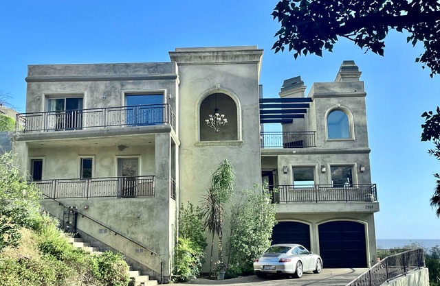 Gorgeous 3 br/5 ba plus bonus room Malibu ocean view villa with hot tub