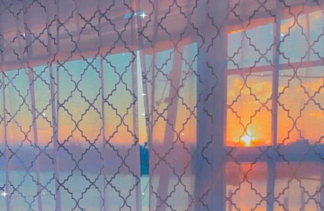 Gorgeous 5 bedroom Waterfront-10 mins from beach!