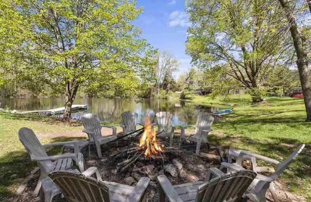 Gorgeous Cabin Vibes Home w/ Pond! Close To Lake! 4-bedroom house in Oshkosh