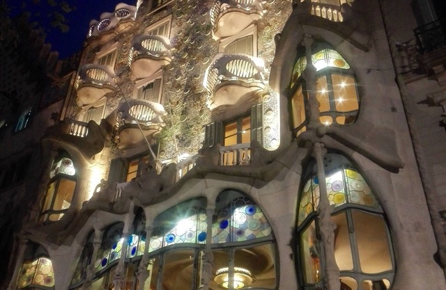 ¡MAGNÍFICO CENTRO DE LA CIUDAD! por Ramblas y Passeig de Gracia!