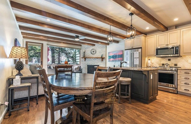 Gorgeous Condo with Beach Access! (LA99945)