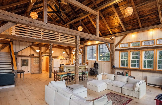 Gorgeous couples barn with WiFi & hot tub in lovely Londonderry