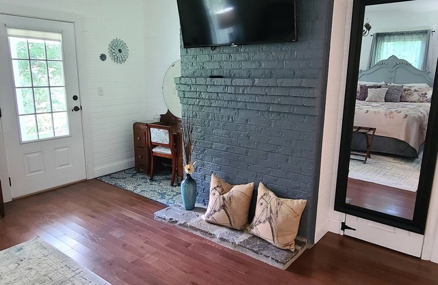 Gorgeous farmhouse hot tub fire pit outside bar barn gameroom mountain views