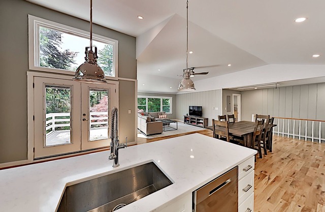 Close to Beaches! Gorgeous 2020 Fully Renovated 4BR/3BA!