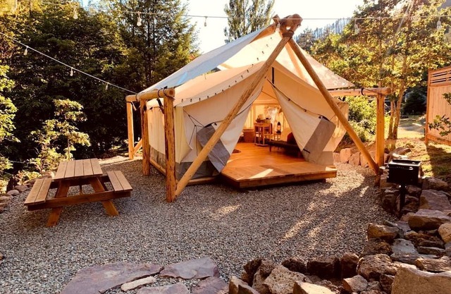 Gorgeous Glamping Tent with a Fire Pit near Umpqua National Forest, Oregon