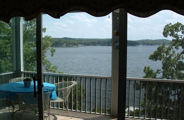 Magnífico Canal Principal Lakefront Condo at Regatta Bay.
