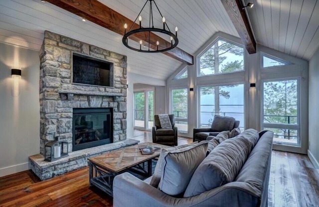 Hermosa nueva construcción con cabaña principal, cabina de invitados, 2 literas y casa de botes. Puestas de sol!