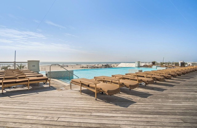 GORGEOUS OCEANFRONT CONDO !