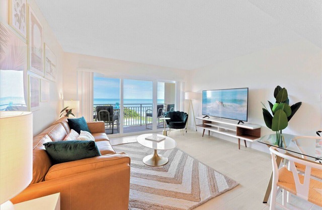 Gorgeous Oceanside Oasis w/ Heated Pool, Oceanfront Patio & Steps to the Beach 🏖️☀️