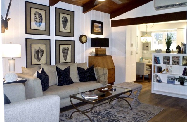 Gorgeous Refresh & Mins to Beach- A/C, W/D, Wifi, BBQ, FP, Smart TV's & Parking!