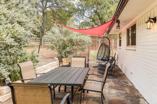 Gorgeous San Marco Home with Patio and Grill!