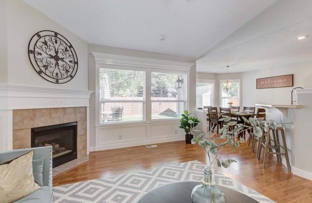 Gorgeous Single Level, 2 King Beds & Walking Paths