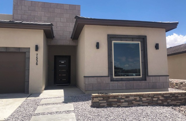 Gorgeous West Side Desert Oasis