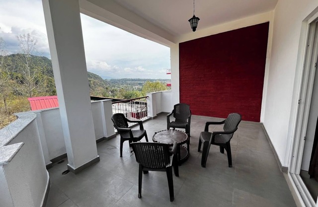 Goroomgo Bagora Heights Palampur