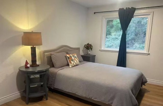 Graceful Stay Room 204 - Quiet City Haven with Kitchen, Comfort & Free Parking