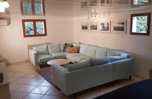 grand Appartement climatisé avec terrasse et parking