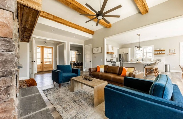 Grand Cabin in Nature`s Playground!