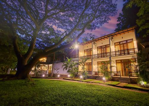 Grand Kalundawa Resort