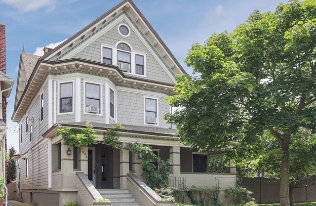 Gran renovación victoriana: excelente ubicación a solo cuadras de la playa y del centro