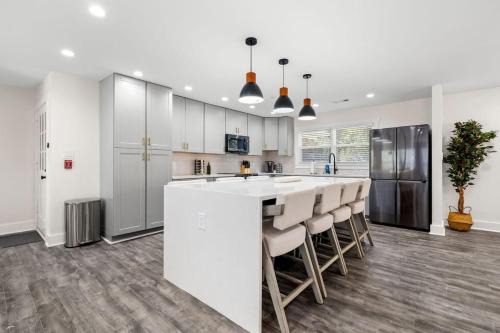 Grand Retreat - Luxury Vacation for Large Groups