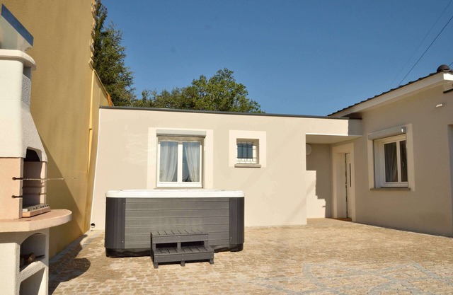 Grande Maison au Calme Tout Confort- Piscine Privée & Chauffée- Sauna / Jacuzzi
