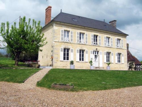 Grande maison de campagne avec piscine couverte et WiFi - FR-1-497-46