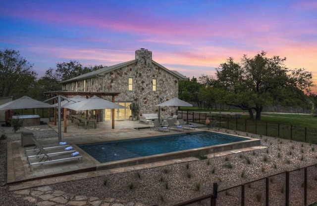 The Grasslands Pool Hot Tub Hill Country Views
