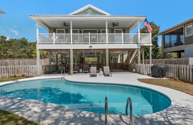 Grayton Beach, Near to Beach, Pool, Sleeps 14 + Free Attraction Tickets!