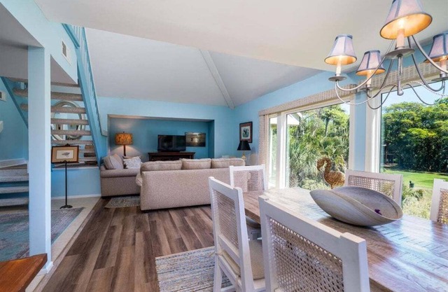 Great 2 Bedroom Spinnaker w/ Golf/Lagoon Views! Amenity Cards! Screen Porch!