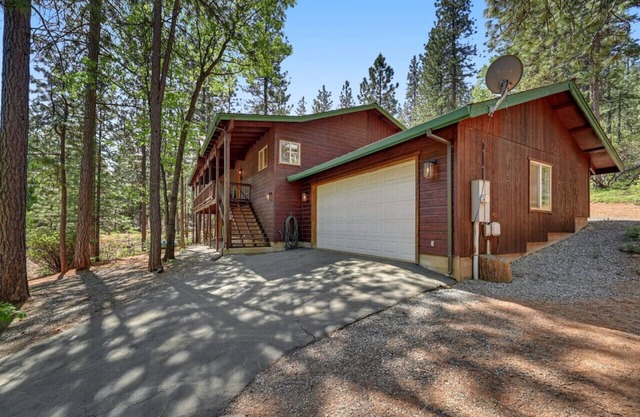Great Cabin w/ AC I Firepit I Fireplace I King bed