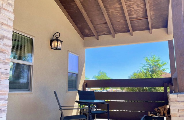 Great Downtown Location! Fireplace, Newer Home