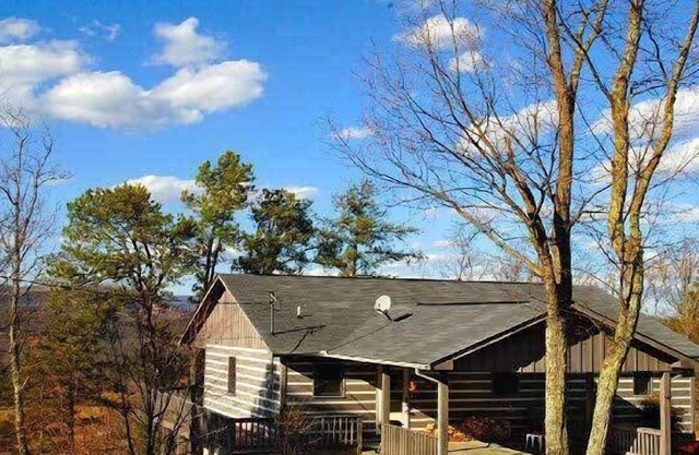 Great Escape 2 Bedroom Cabin by RedAwning