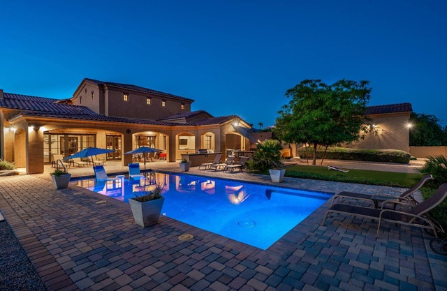 Great for Entertaining or Business! House + Guest House, Dog Friendly, HTD Pool/Spa,Outdoor Fire Pit