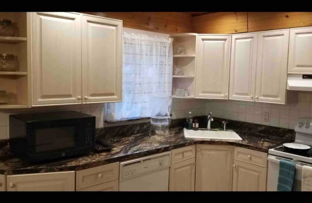 Great home near many attractions. (1st Floor).