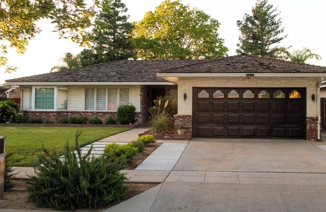 Great location in Fresno and twin xl bunk beds!