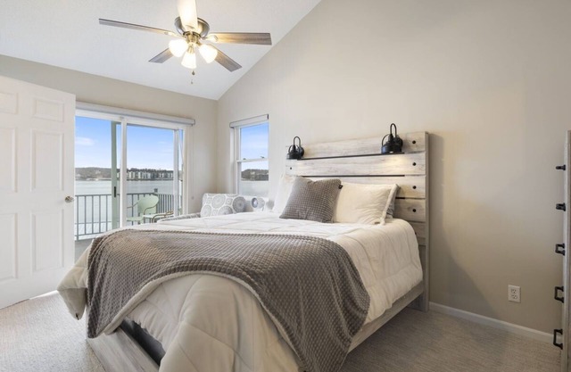 Great Location, Lake Views, Dock Seating