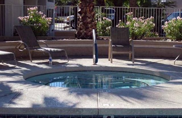 Gran ubicación! Minutos de campo, Spring Training & Football!