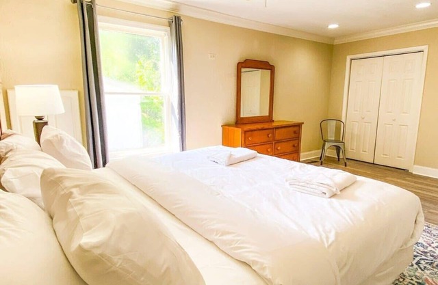 Great Location w/ Yard & Deck! - Bonita Bungalow