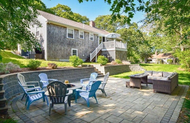 Great Outdoor Space, Outdoor Shower, Central AC!