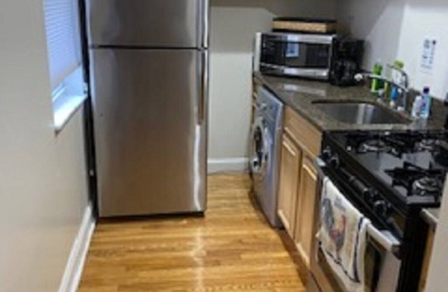 GREAT PRICE & LOCATION - 31% off 31 days! Cozy 1 BR APT w/ PARKING