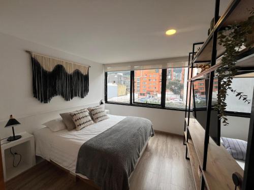 Great space in perfect area! Walk everywhere!