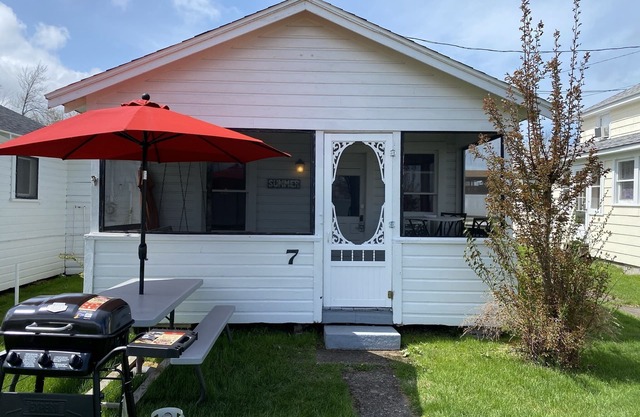 Great Strip Location | Walk to Lake| Wine Country | A/C | Grill & Firepit