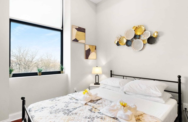 Great Studio with Pool & Fitness Center Access