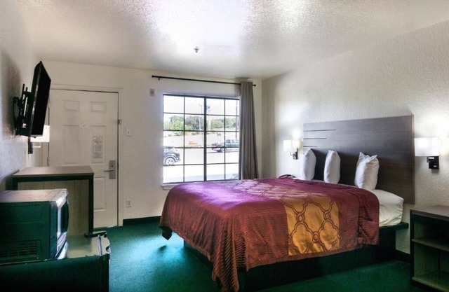 Great Value Stay Near Wonderland Mall & River Walk w/ Parking