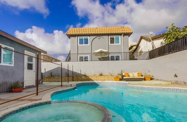 Excelentes vistas Recién remodelado de 2 habitaciones en el centro