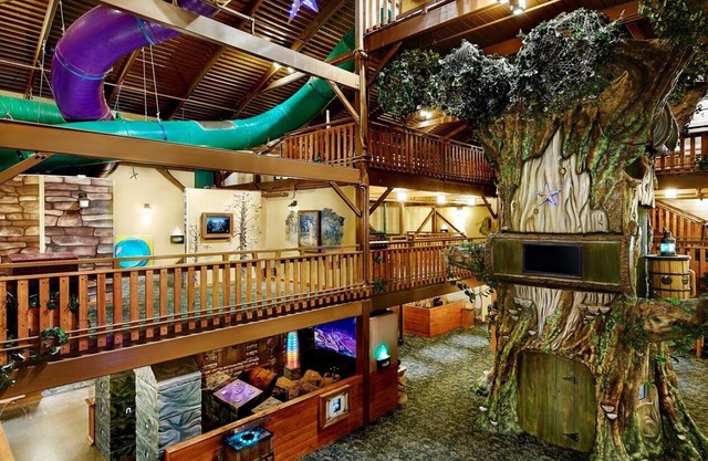 Great Wolf Lodge Wisconsin Dells - Amazing Resort w/ Indoor Park Fun Included!