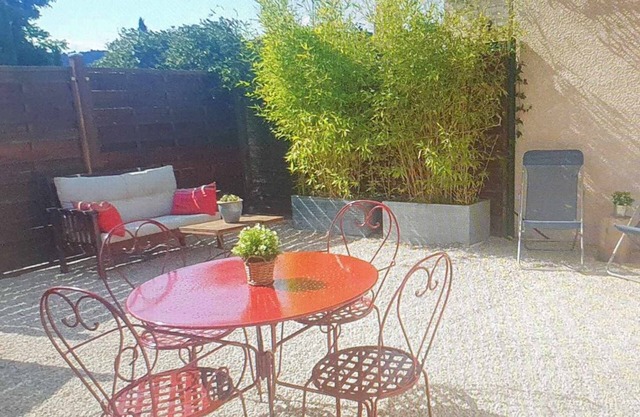GREOUX LES BAINS Maisonette T2 with terrace and private parking